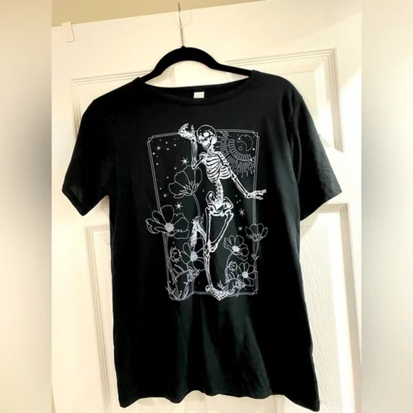 Skeleton Wanderin in the Garden T-shirt - Picture 2 of 3